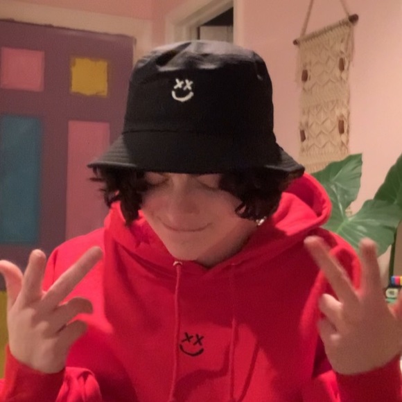 Louis Tomlinson Official Merch Smiley 